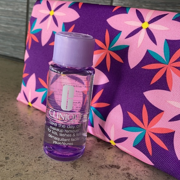 Clinique Makeup Bag & Makeup Remover bonus bottle - Picture 7 of 9